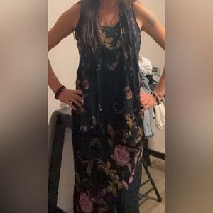 Floral Maxi Dress w/ Matching Scarf
Black and Pink Women's Maxi Dress
Sz. M